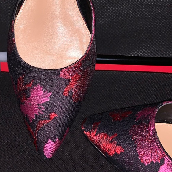 Dressy, Classy, Flashy Floral Brocade & Pearl Flat - Picture 4 of 6